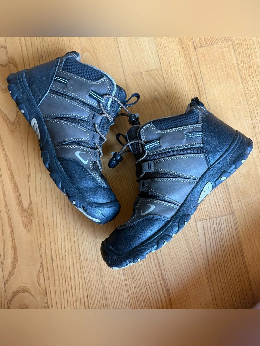 Keen Oakridge Mid waterproof hiking boots brown Black Kids Youth Boys Size 3